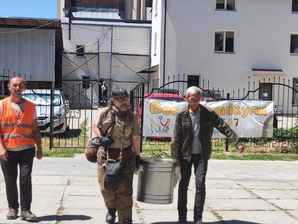 Міжнародна Дипломатична Гуманітарна Місія ОБСЄ в Україні системно підтримує мешканців Львова та потребуючих, забезпеч…