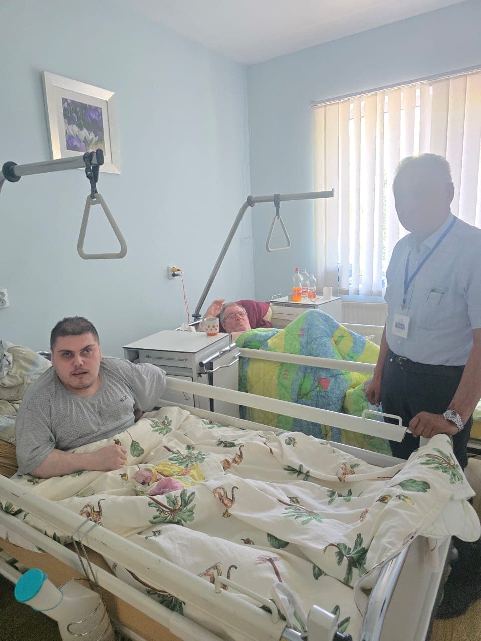 Předseda nevládní organizace „Mezinárodní diplomatická humanitární mise OBSE na Ukrajině“ Petro Špuganyč spolu s kurátorem pro humanitární záležitosti Bejlem Zigmundem navštívili domov pro seniory a osamělé osoby.