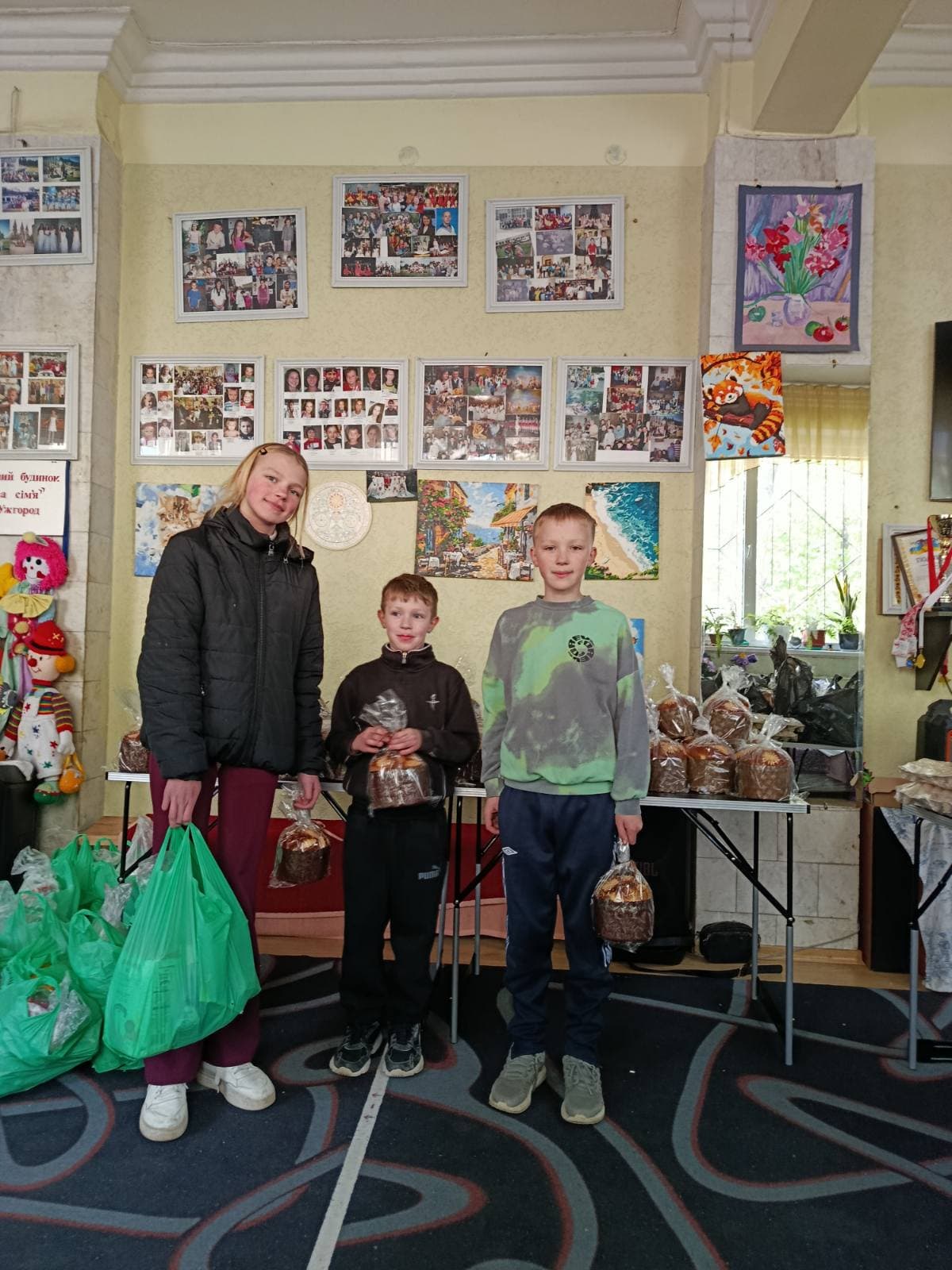 Mezinárodní diplomatická humanitární mise OBSE Ukrajina přivítala děti s Velikonocemi