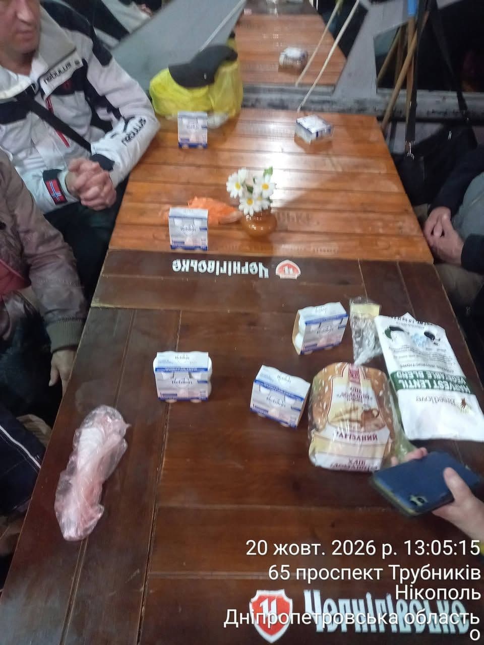 Фото з допису БФ «Допомога нужденним» про молочні набори для відвідувачів їдальні