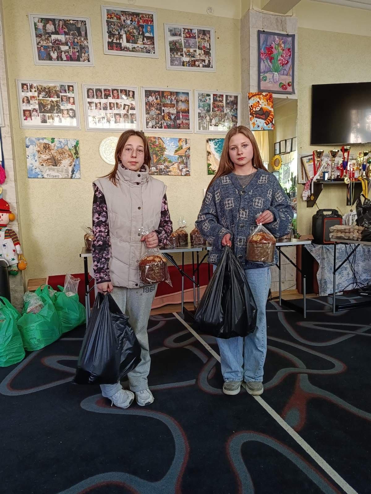 Mezinárodní diplomatická humanitární mise OBSE Ukrajina přivítala děti s Velikonocemi